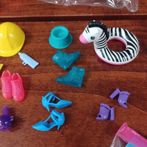 Barbie Accessory Bundle - Crutches, Shoes, Backpack And More! - Picture 4 of 8